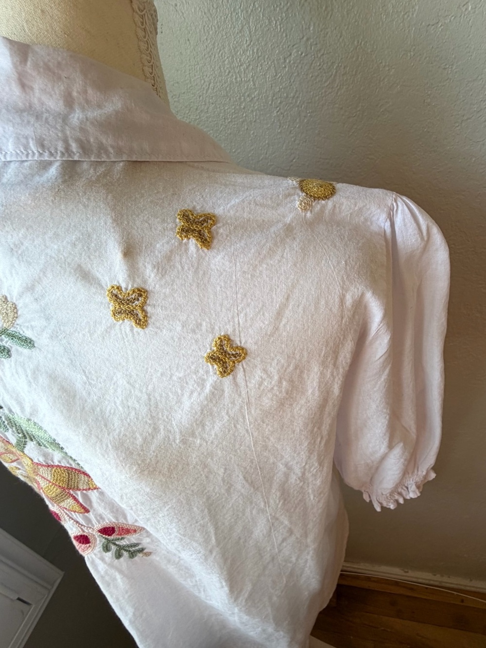 Johnny Was White Button-Up Blouse with Multicolor Floral Embroidery Size Small - Picture 10 of 15